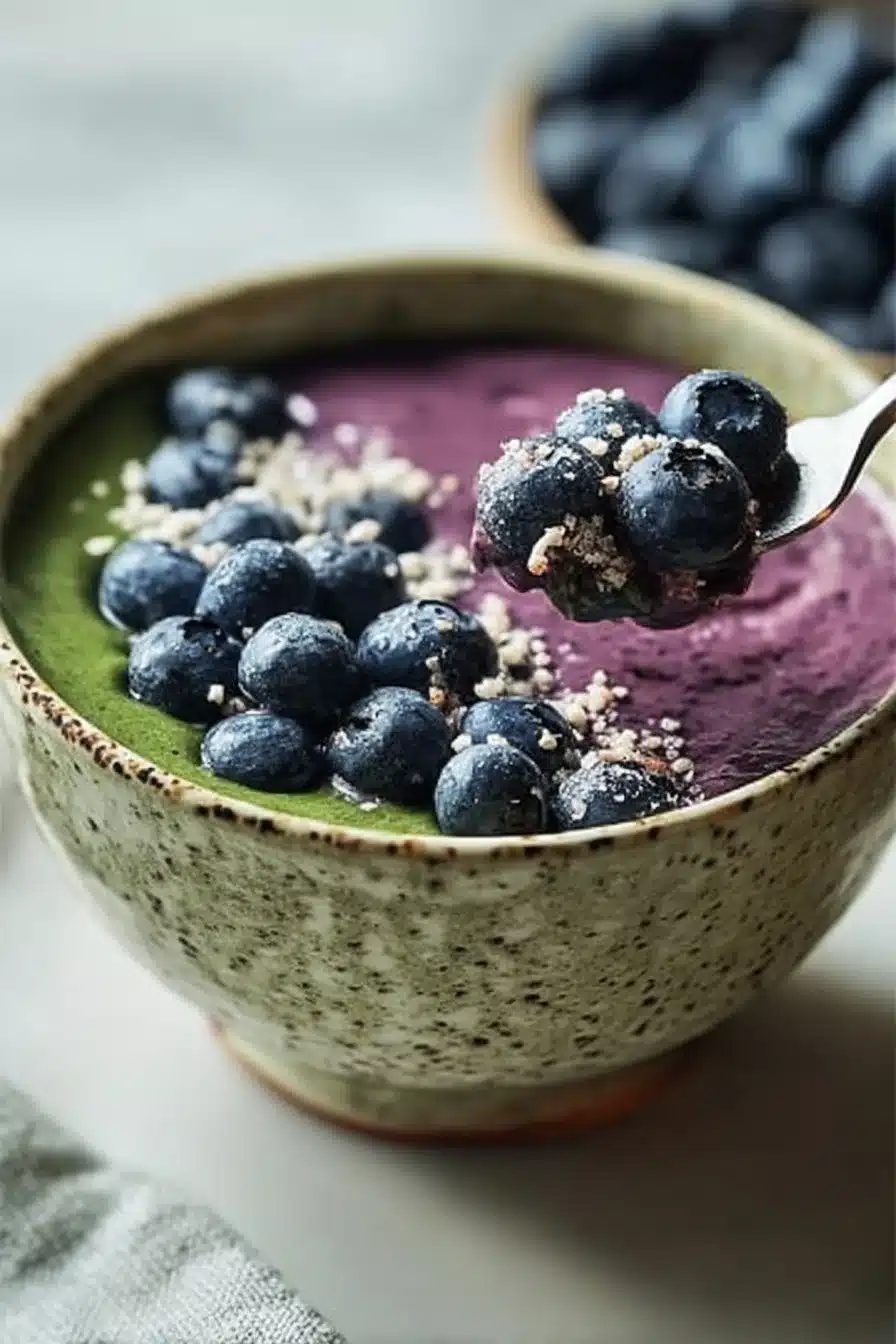 Easy Blueberry Spinach Smoothie Bowl to Boost Your Morning Energy